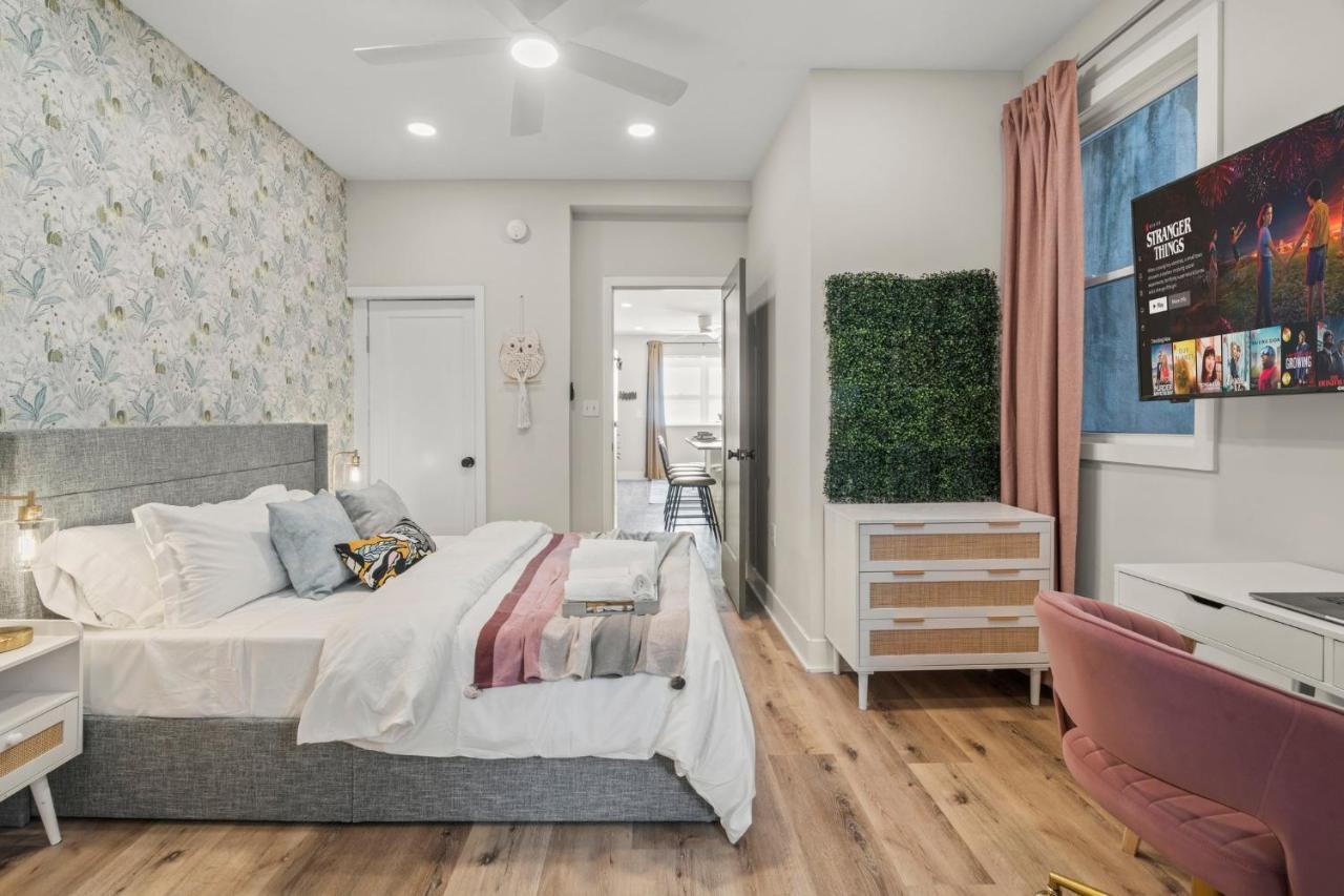 Passyunk Square Spacious 1 Bedroom Oasis- Huge Deck * Philadelphia