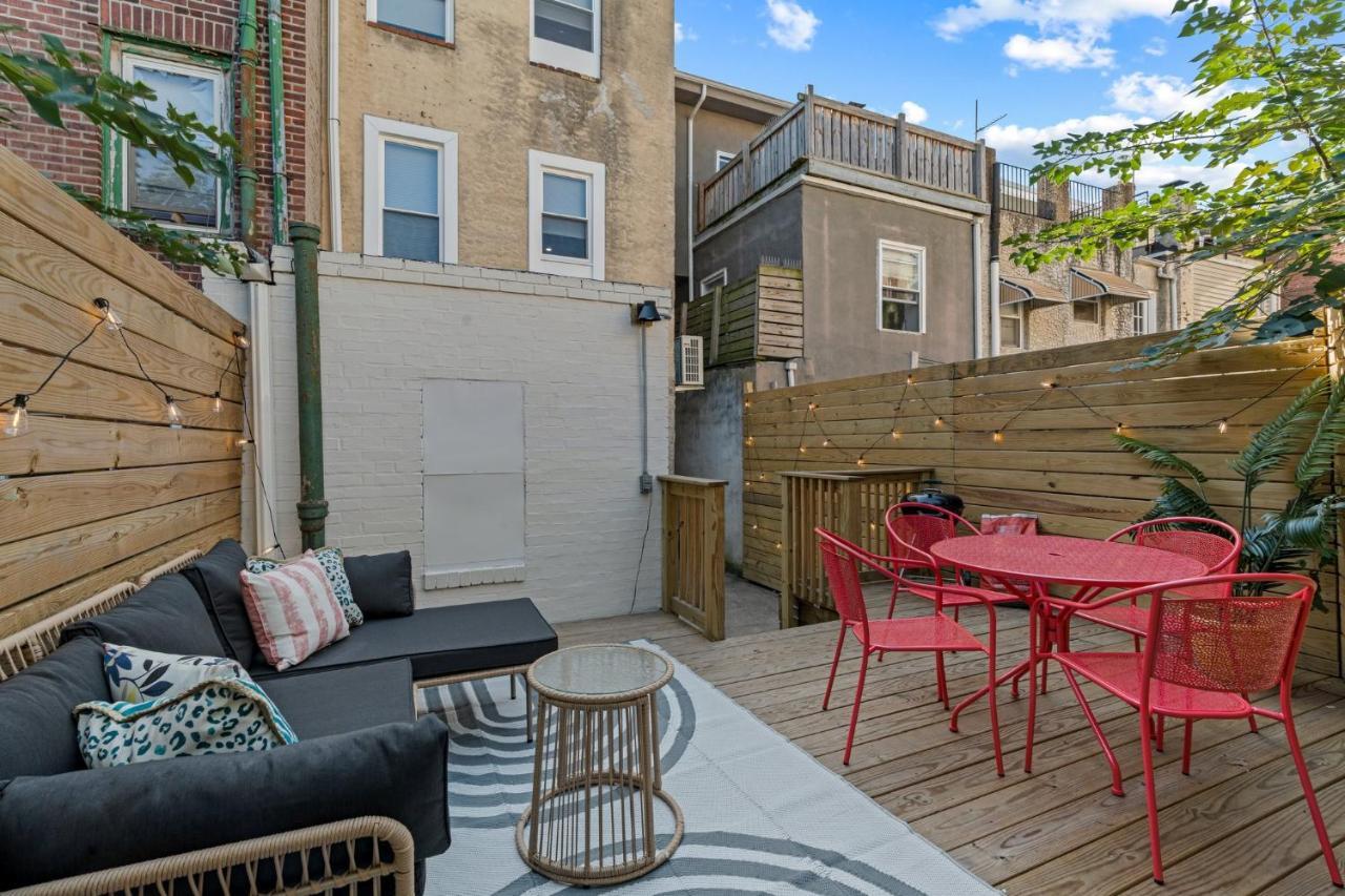 Passyunk Square Spacious 1 Bedroom Oasis- Huge Deck Apartment