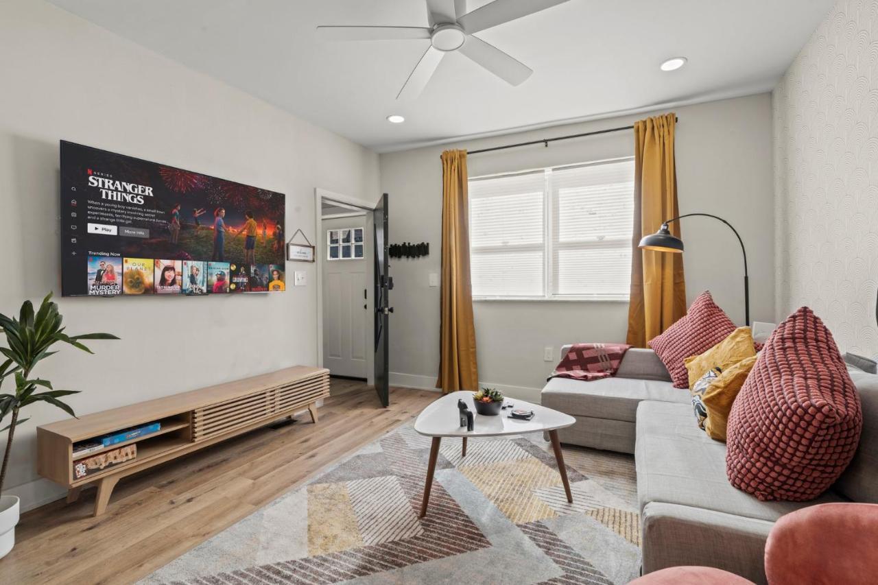 Passyunk Square Spacious 1 Bedroom Oasis- Huge Deck Apartment *