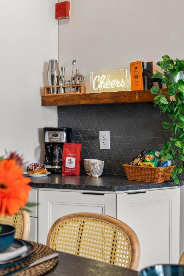 Passyunk Square Spacious 1 Bedroom Oasis- Huge Deck Apartment Philadelphia