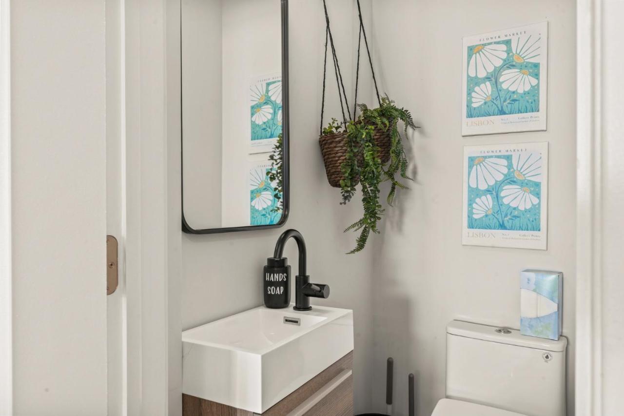 Passyunk Square Spacious 1 Bedroom Oasis- Huge Deck Philadelphia