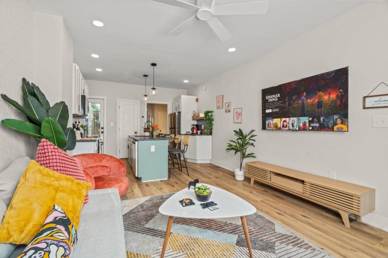 Passyunk Square Spacious 1 Bedroom Oasis- Huge Deck