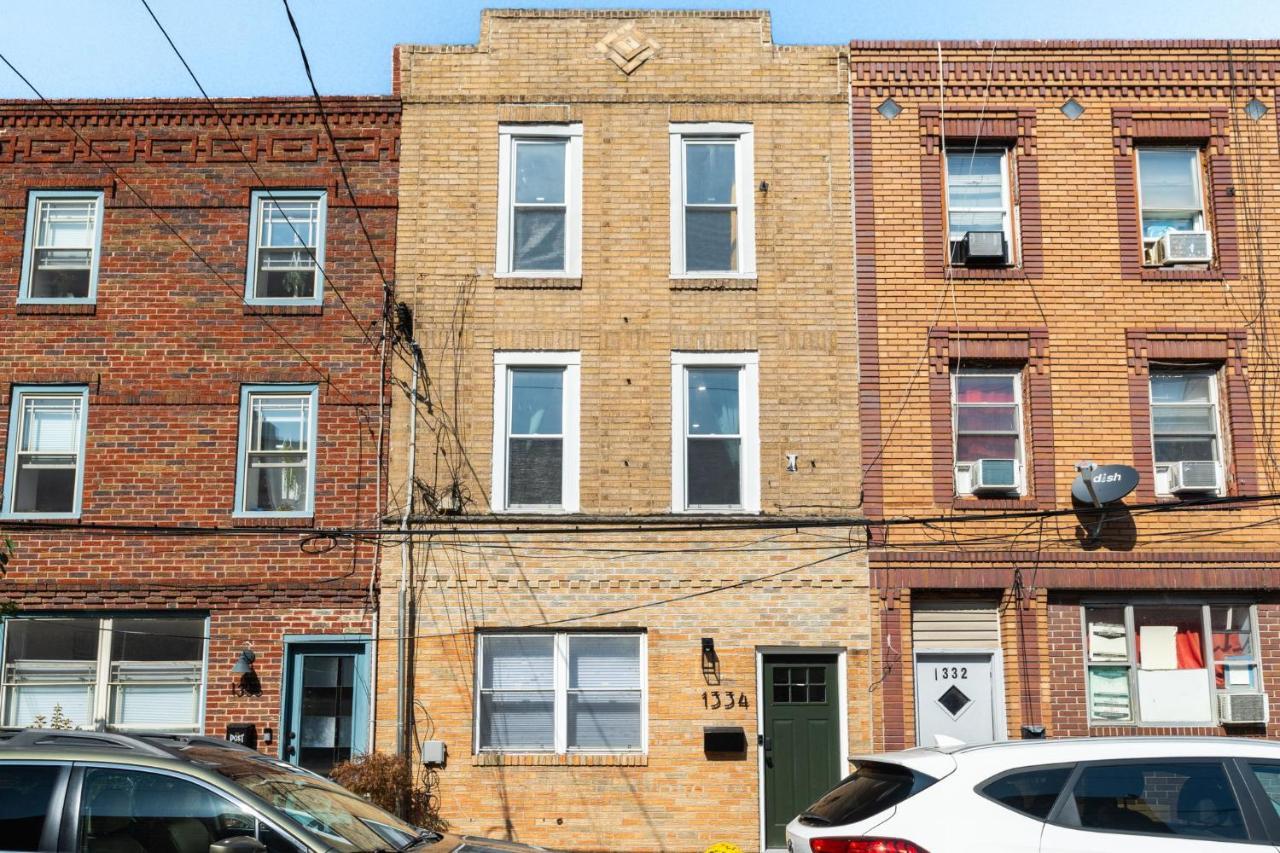 Passyunk Square Spacious 1 Bedroom Oasis- Huge Deck * Philadelphia